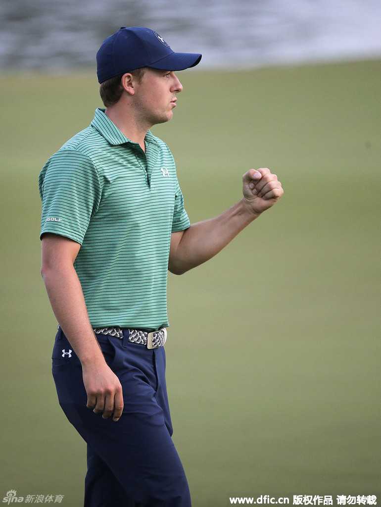 2016年新加坡公开赛，24岁的韩国新星宋永汉在果岭上专注推击，他正迎来职业生涯的关键转折点。