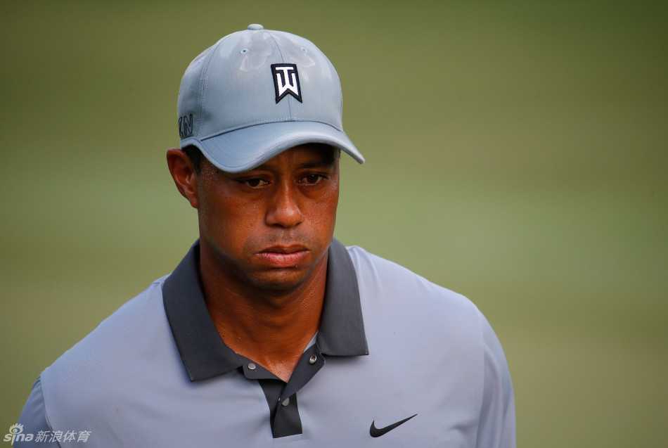 比赛结束，伍兹脸上写满遗憾，但仍保持着风度，这是他漫长赛季的缩影。