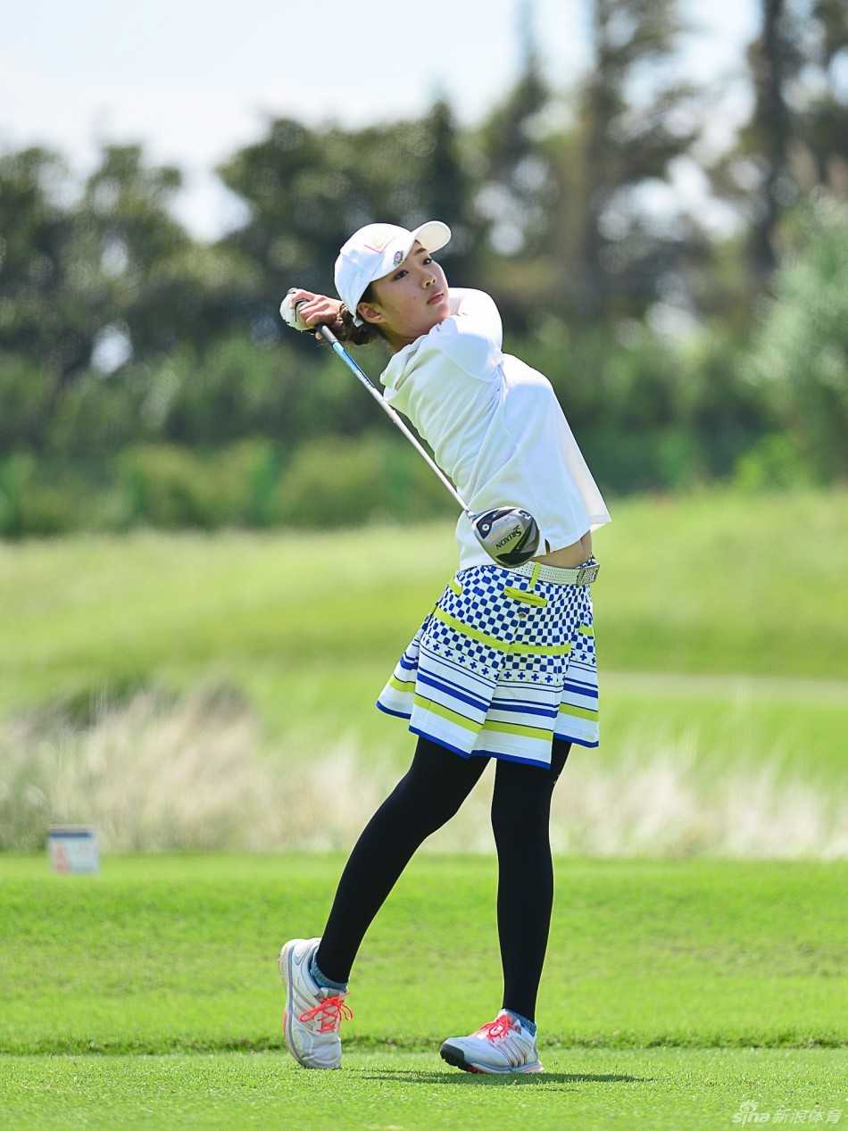 晚宴结束后，梁文冲与所有工作人员及小选手们再次合影留念，为充满意义的一天画上完美句号。