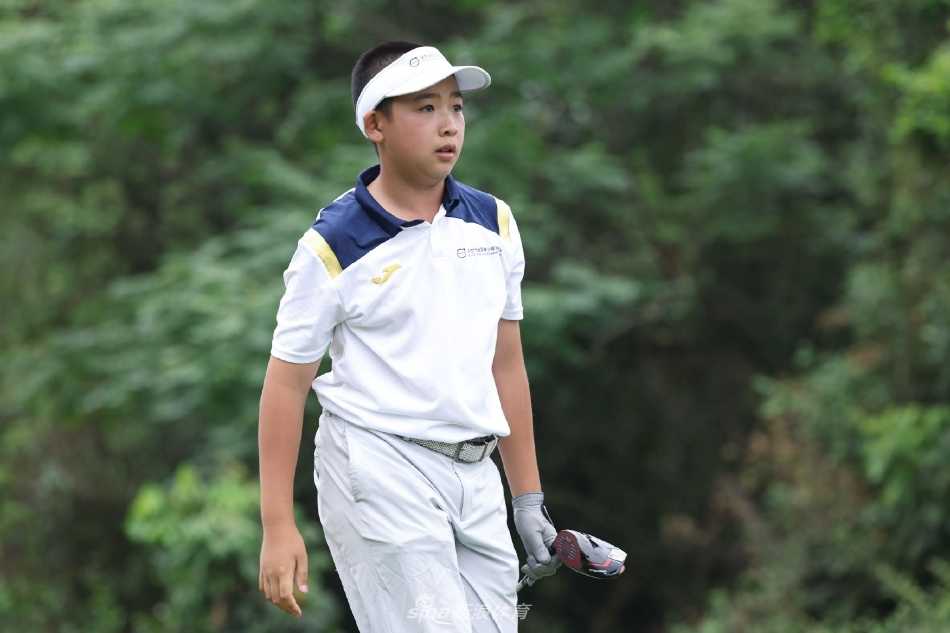 沃尔沃全国青少年高尔夫挑战赛首站海南精彩收官 海南洋浦古盐田高尔夫球会全景,碧海蓝天下的赛场等待着青少年选手们的挑战。