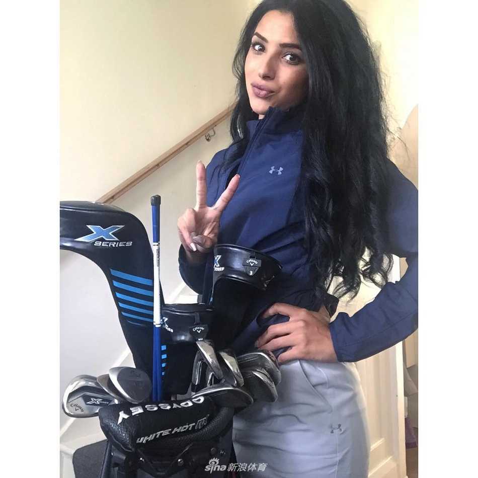 路易莎在练习场专注地进行挥杆训练，身姿挺拔，动作流畅而充满力量