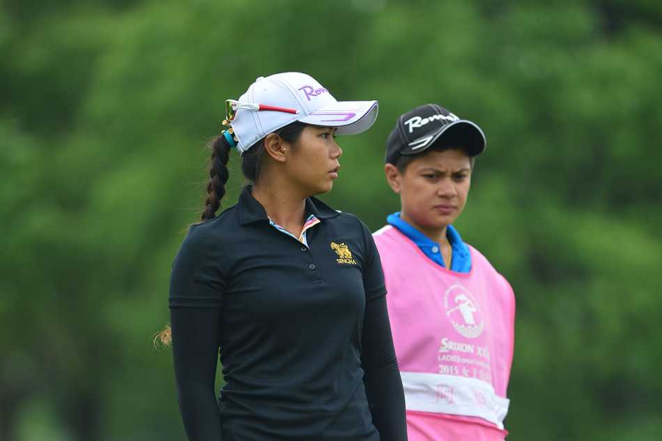 白云雁从容面对沙坑困境，一记精彩的救球让小白球精准跃出沙坑